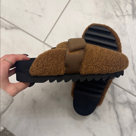 ROAM Brown Fuzzy Slip-On - Picture 4 of 6